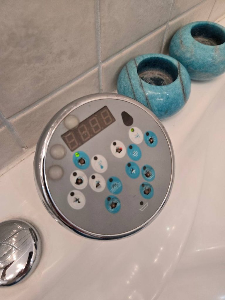 Sauna + Jacuzzi + SPA NAPRAWA I MONTAŻ, zamów naszego serwisanta, ogarniamy wszysko, Elektrykę, Pompy, Ciśnienie, Serwis do SPA.