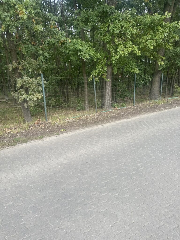 Serwisant do płotu i ogrodzenia, Nasza Firma świadczy usługi serwisu dla różnych płotów i Bram i wejściowych płotów.