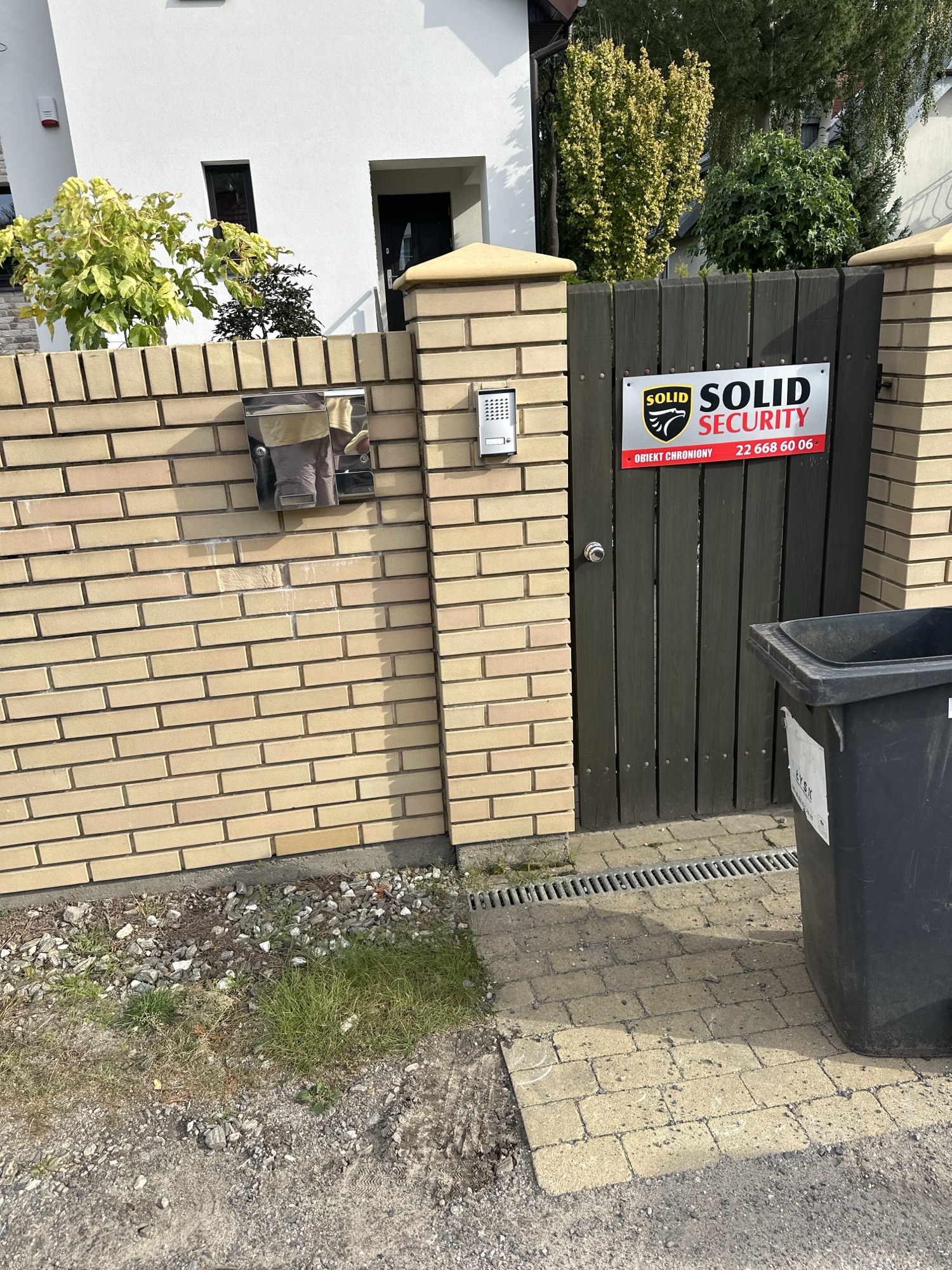Serock Wideodomofon z widokiem na wejście i funkcją nocną, montujemy, naprawiamy, serwisujemy na nowe, zamów nasze usługi już dziś.