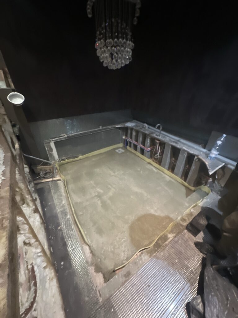 Montujemy SPA Jacuzzi w domu u klienta w Konstancin Jeziorna.