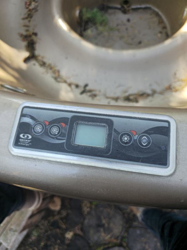 Wymiana poszczególnych elementów jacuzzi, dysze, elektryka, serwis z dojazdem do klienta, zamów nasze usługi z dojazdem.