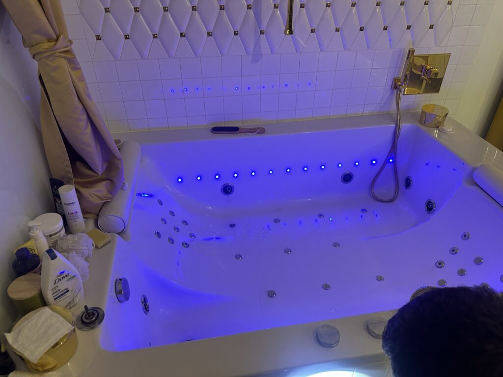 Serwisant Jacuzzi, Jeżeli chcesz zamontować lub wymienić swoje jacuzzi dzwoń do nas pomożemy tobie w tego typu pracach.