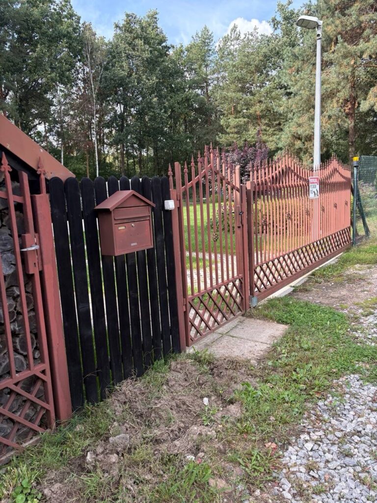 Naprawa Płotów - Nasi specjaliści naprawiają Płoty metalowe i drewniane. Zamów nasze usługi, ŚLusarz i Spawacz. 