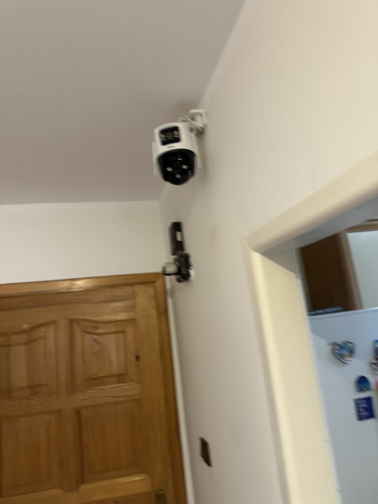 Montaż Kamer WiFi u klienta, zamów nasze usługi w Warszawie, Montujemy, Serwis, Obsługa, Wymiana i Instalacja na nową. 