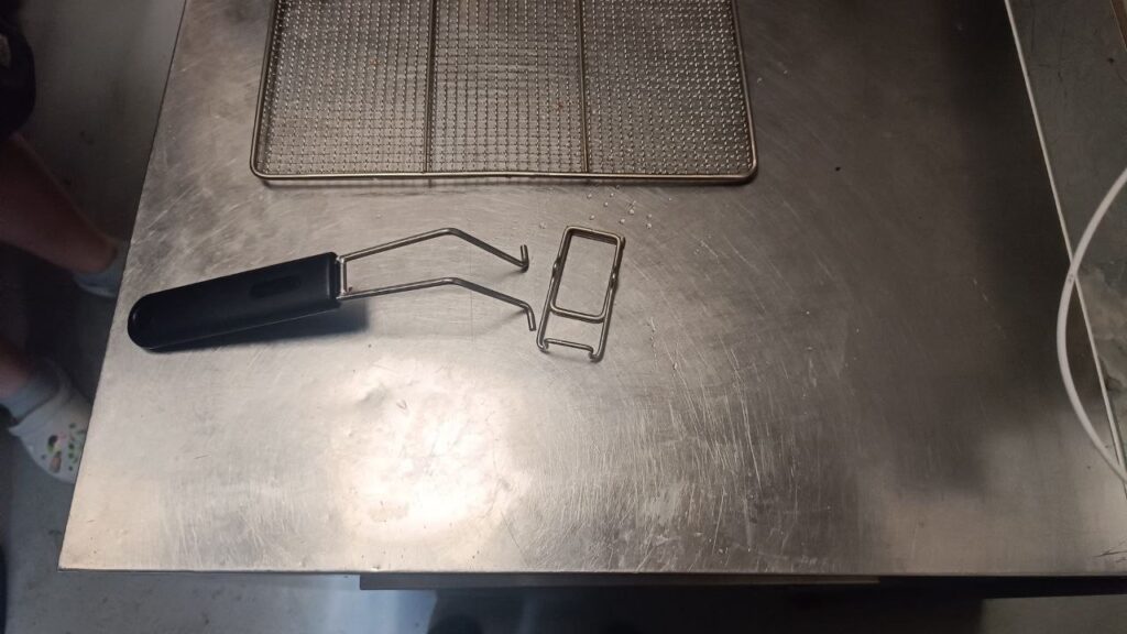 Spawanie frytkownicy oraz różne inne sprzęty restauracjach hotelach i klubach nocnych dla naszych klientów.