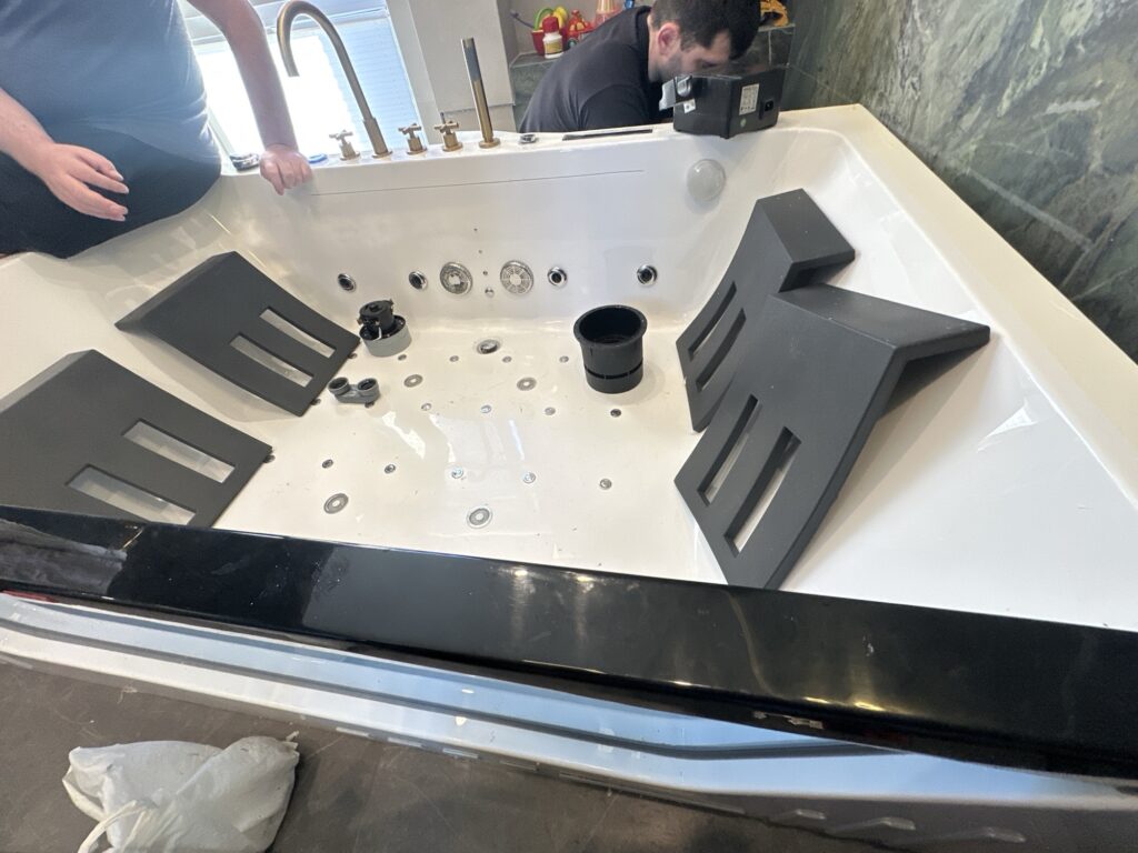 Pompa do Jacuzzi Serwis i Wymiana, jesteśmy gotowi ogarnąć temat w 100% z Hydromasażem i wanną Jazcuzzi w stolicy kraju.