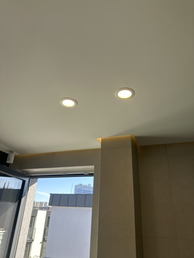 Lampy w domu serwis, obsługa, wymiana, montaż, elektryk do tego typu tematów w apartamencie lub w domu w Warszawie.
