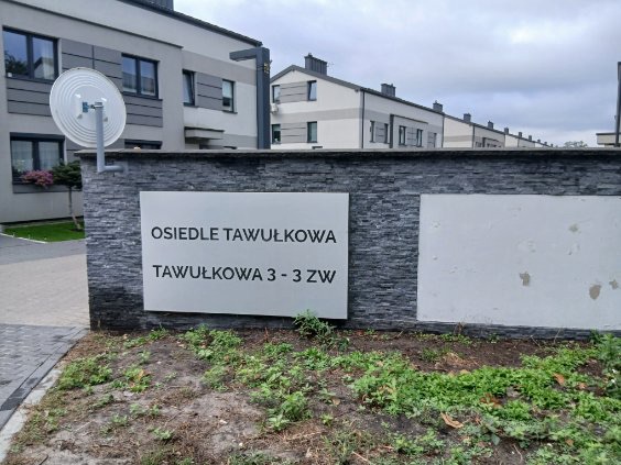 Zabezpieczenie dużego osiedla mieszkaniowego przed dzikami z naszym elektrykiem to wykonaliśmy bez problemu.