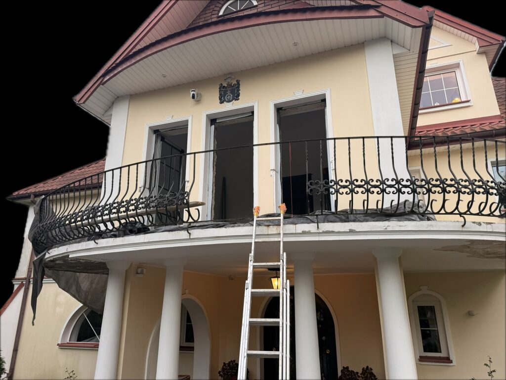 Demontaż oraz Montaż i spawanie balustrady w willi pod Warszawą, nasza firma ogarnia to wszystko z dojazdem do ciebie w stolicy.