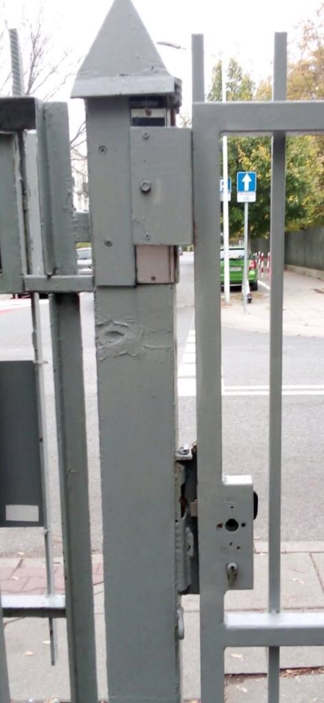 Oryginalne ujęcie dokumentacyjne do wpisu o wymianie zamka drzwiowego na elektroniczny – fotografia pierwsza